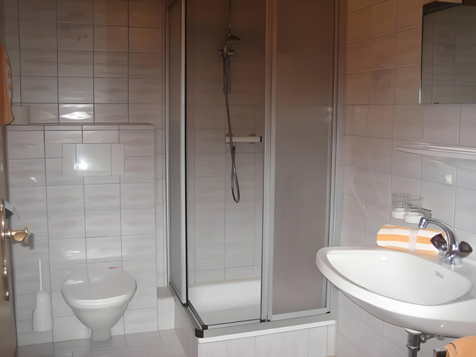 Bathroom 2, Garni Otztal ROOMS & APARTS, Imst