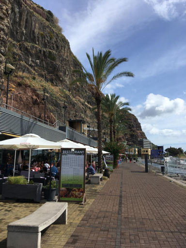 Food & Drinks 2, Marina Rooms, Calheta
