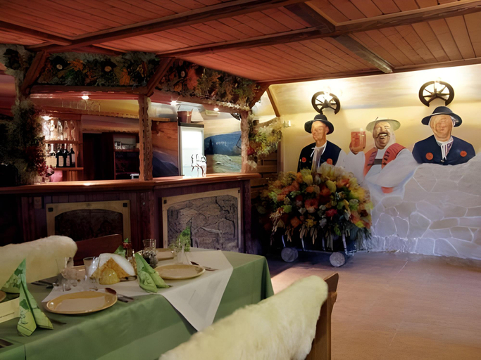 Food & Drinks 4, Dwor Jur-Gast, Cieszyn