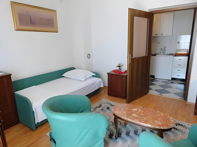 Others 4, Villa Tomasovic, Omiš