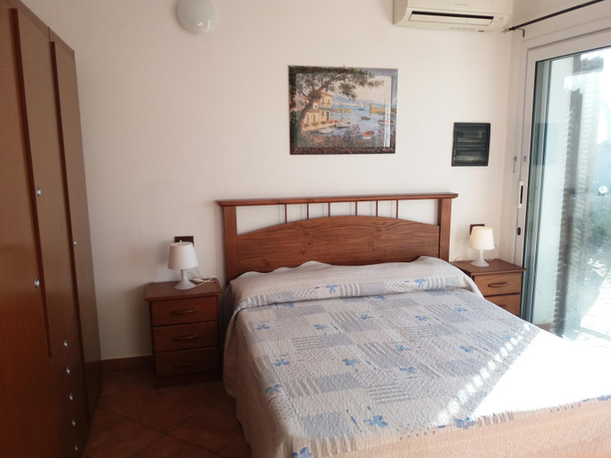Bedroom 2, Villa del Mare Ligure Terme & SPA Piscina a 37 gradi, Imperia