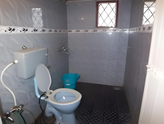 Bathroom 2, Down Hill Village Inn, North Goa