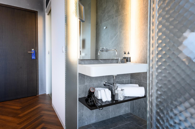Bathroom 4