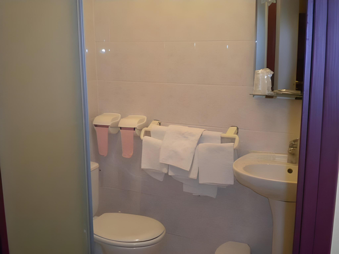 Bathroom, Hotel de la Poste, Haute-Vienne