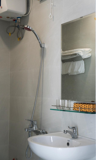 Bathroom 3, The Sun Homestay, Huế