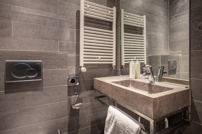Bathroom 2, Musea Hotel & Apartments, Amsterdam