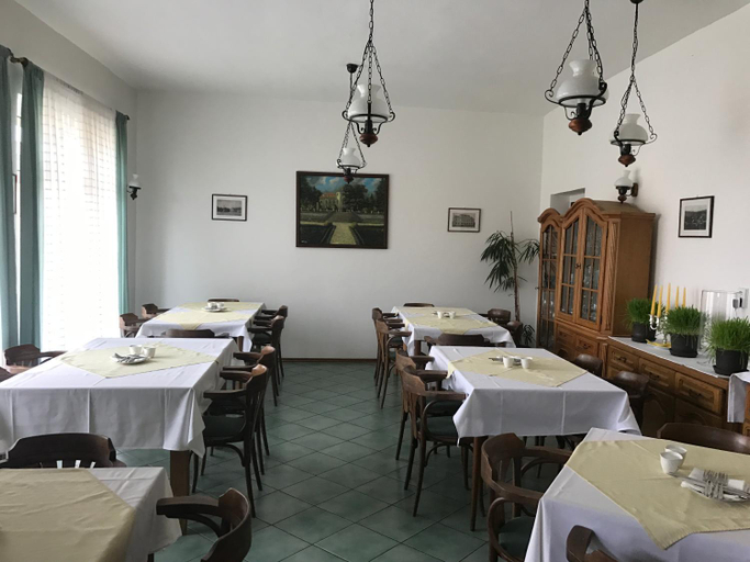 Food & Drinks 4, Restaurant penzion u Buchlovskeho zamku, Uherské Hradiště