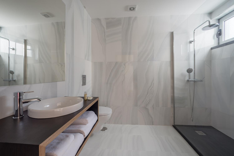 Bathroom 3, Hotel Santa Isabel, Ourém