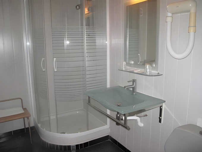 Bathroom 3, Hotel le Canetois, Pyrénées-Orientales