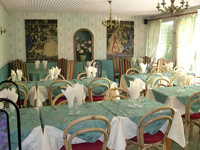 Food & Drinks 5, Hotel Couleurs Sud 46 chambres avec ascenseur et bar-restaurant Centre ville-Gare Charleville-Mezier, Ardennes