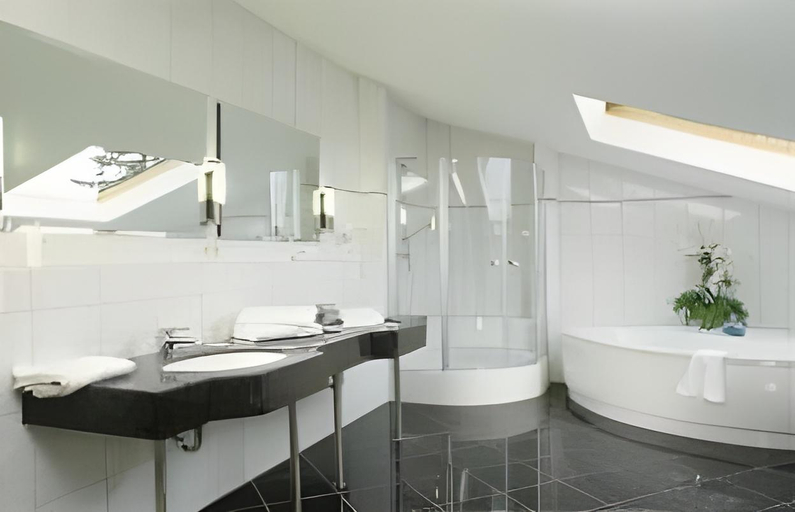 Bathroom 5, Berghotel Lothar-Mai-Haus, Fulda