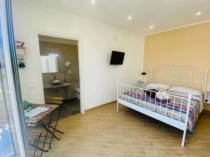 Others 3, Pindemonte Suites, Palermo
