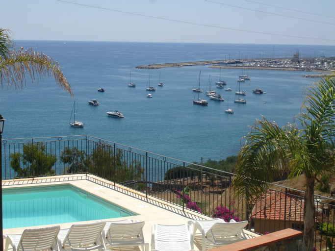 Villa del Mare Ligure Terme & SPA Piscina a 37 gradi, Imperia