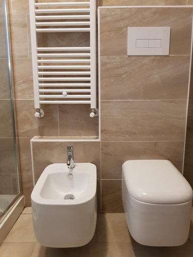 Bathroom 2, Valmarina, Florence