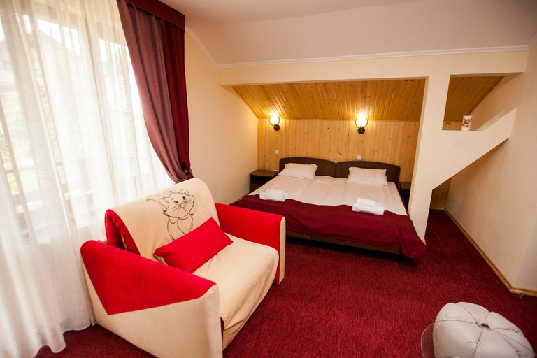 Bedroom 2, Zdybanka, Nadvirnians'kyi