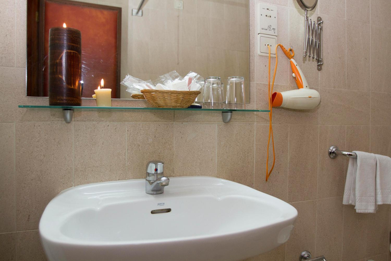 Bathroom 4, Hotel Sao Jose, Porto