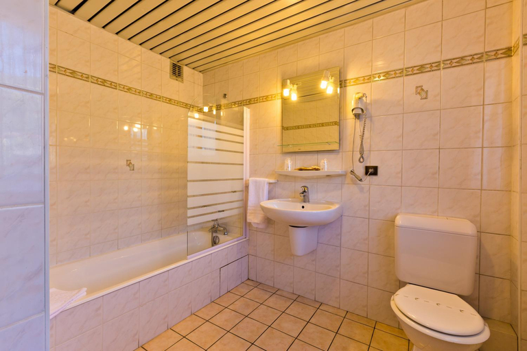 Bathroom 4, Hotel La Montagne, Haute-Savoie