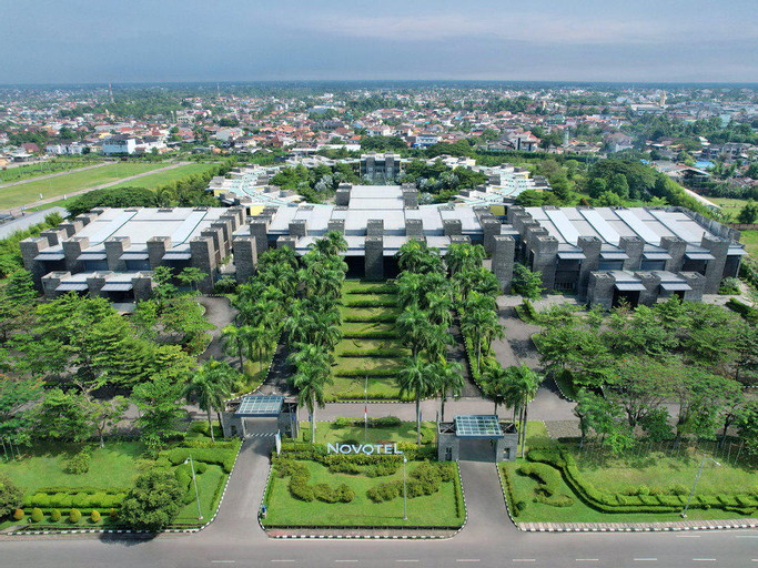 Exterior & Views 18
