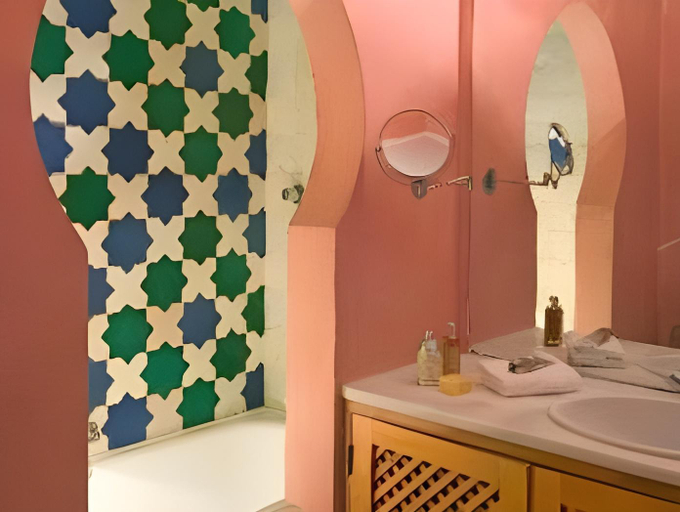 Bathroom 4, Hurricane Beach Hotel, Cádiz
