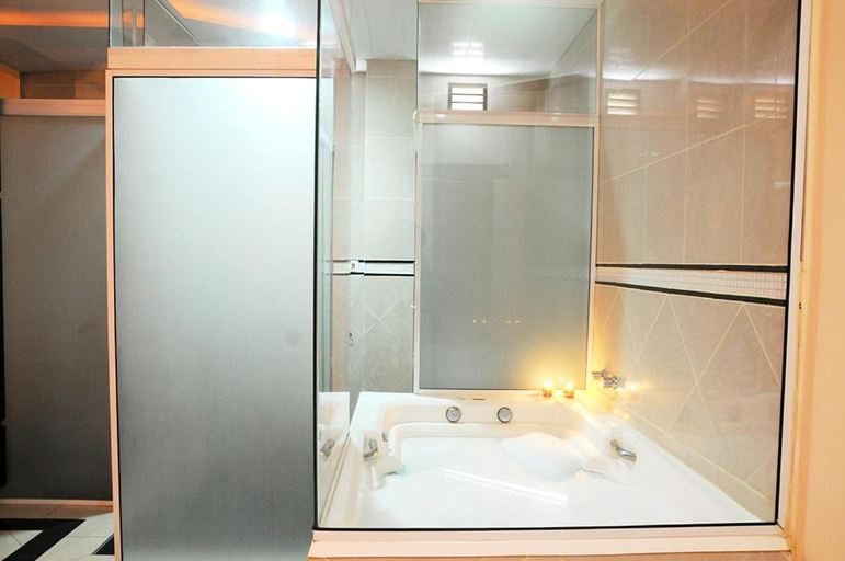 Bathroom 29