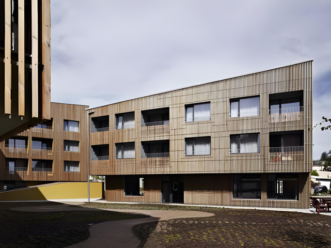 Exterior & Views