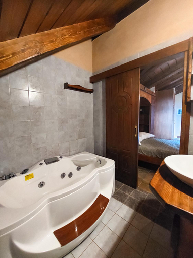 Bathroom 3, Metohi, Central Greece