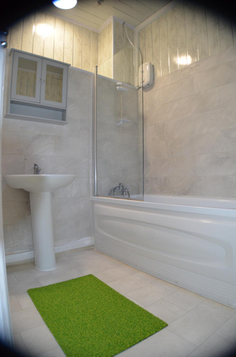 Bathroom 3, Gorton Mount Hotel Manchester, Tameside