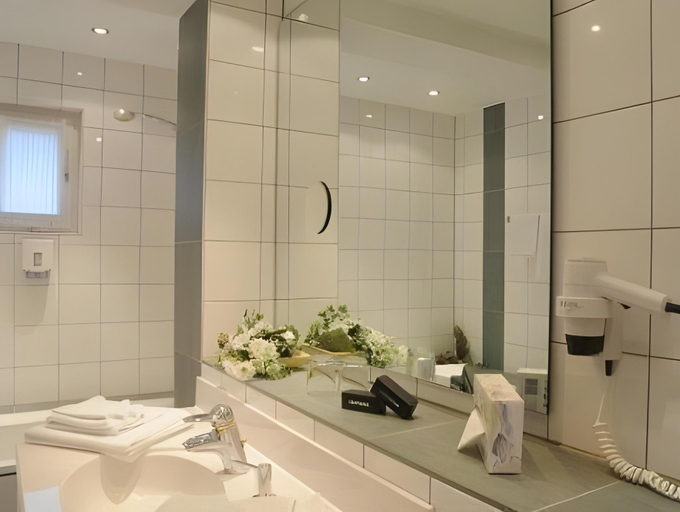 Bathroom 3, Landhotel Kallbach - 4 Sterne SUPERIOR, Düren
