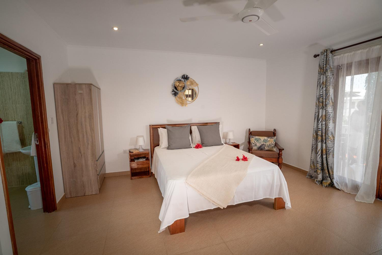 Bedroom 2, La Maison Hibiscus