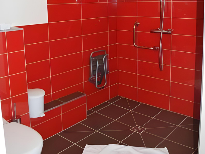 Bathroom 3, Logis Hotel & Restaurant Les Perce-Neige, Doubs