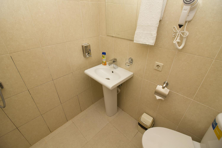 Bathroom 2, Economy Hotel on Pervomayskaya 15, Pyatigorsk