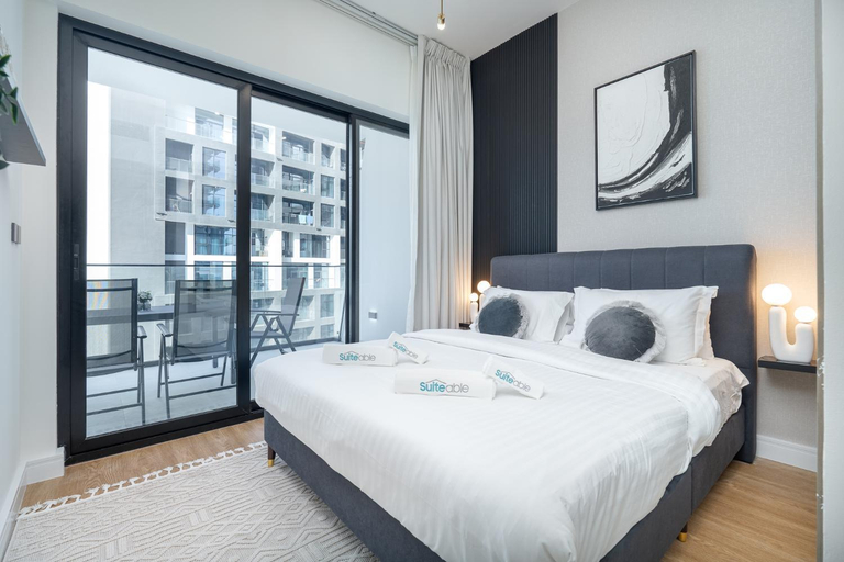 Bedroom 2, Elegant treat with Burj Khalifa view by Suiteable, Dubai