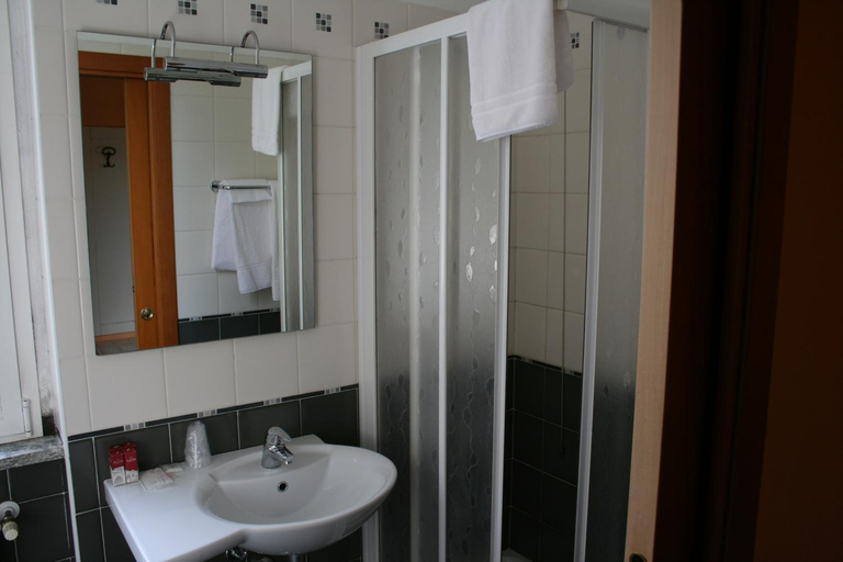Bedroom 4, Hotel De La Ville, Pavia