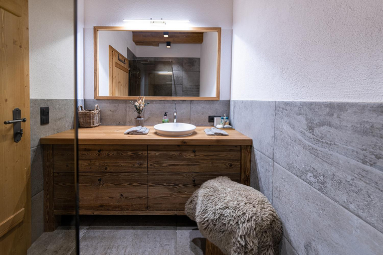 Bathroom 3, Alpe Chalets Goldener Hirsch, Innsbruck Land