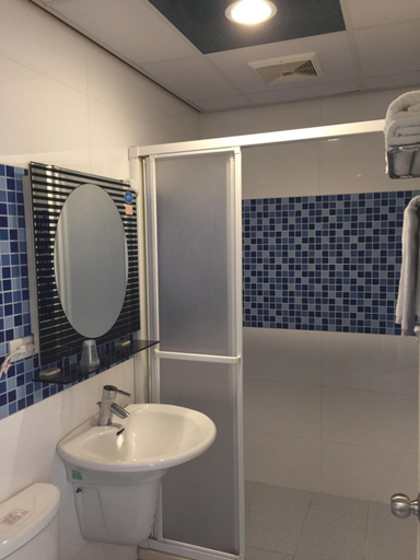 Bathroom 3, Nanwan Jiahewu Inn, Pingtung