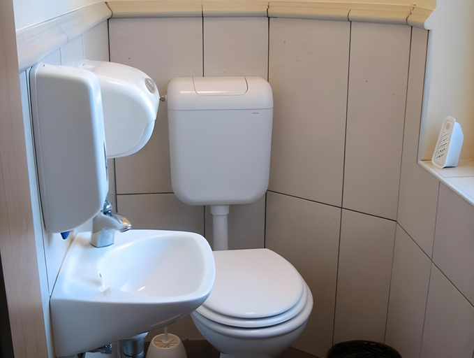 Bathroom 3, Travellers' Haven Hostel, Bled