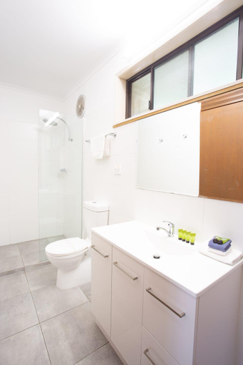 Bathroom, Majestic Motel, Horsham - Central
