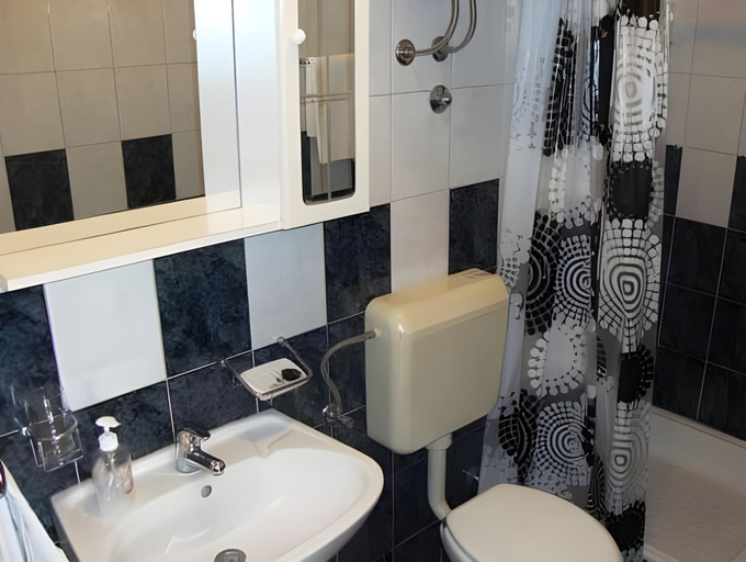 Bathroom 2, Apartment and Room Kapelica, Dubrovnik