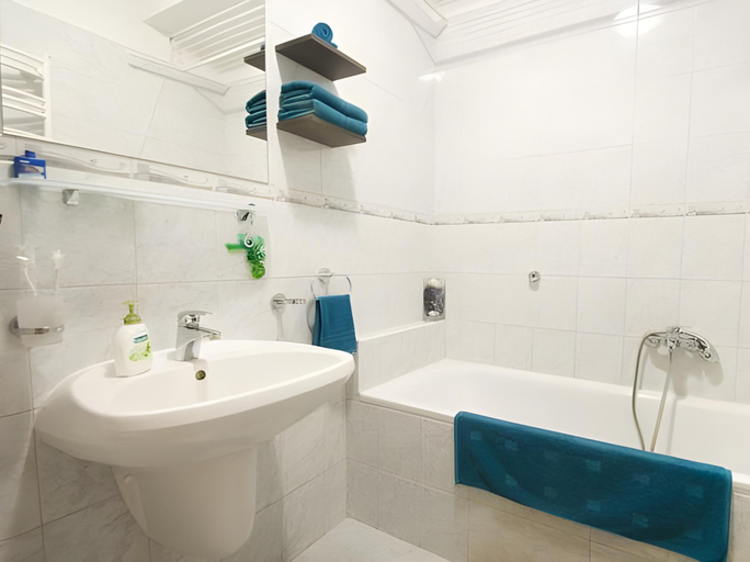 Bathroom 2, Kornelia Residence, Budapesti