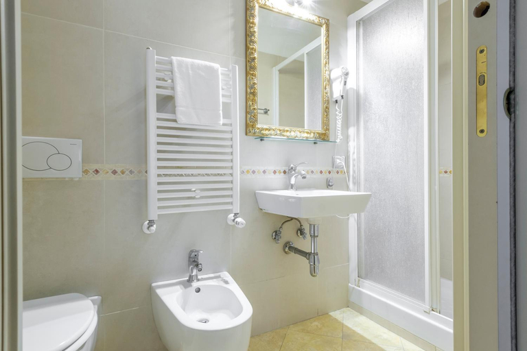 Bathroom 4, Domus Colosseo Hotel, Roma