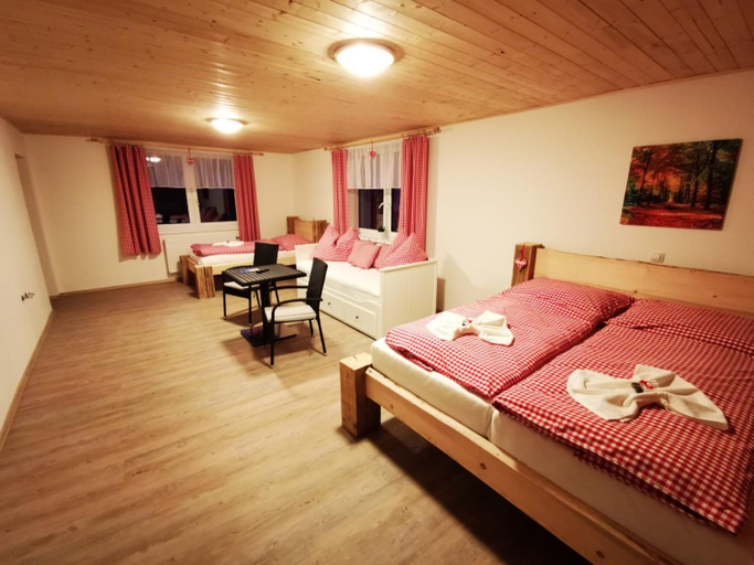Others 3, Penzion U Lipy, Karlovy Vary