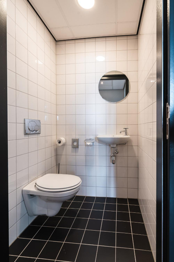 Bathroom 2, Onderwijshotel De Rooi Pannen Eindhoven, Eindhoven