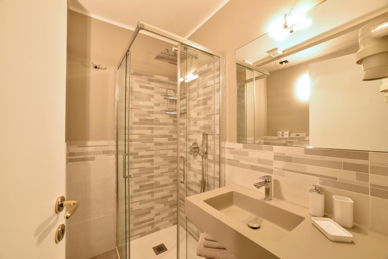 Bathroom 13
