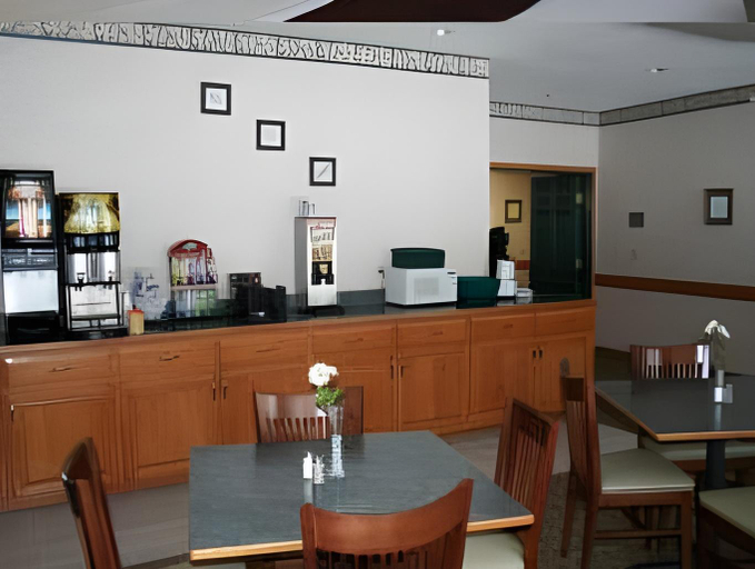 Food & Drinks 5, Country Inn Walker, Cass