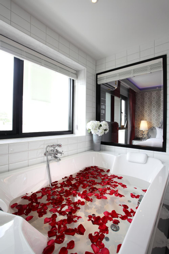 Bathroom 25