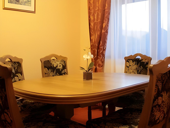 Others 4, Dwor Jur-Gast, Cieszyn