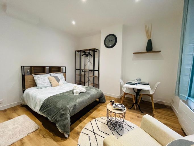Bedroom 2, La ruche Arrageoise - Parking gratuit - Cozy - Grand lit - Long sejour, Pas-de-Calais