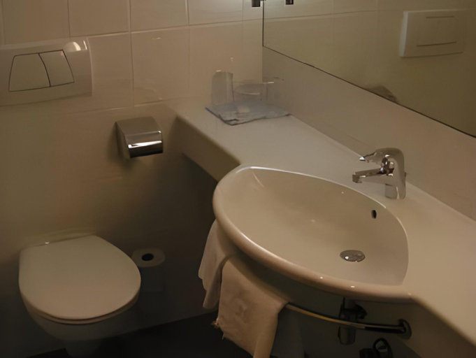 Bathroom 4, Isserwirt, Innsbruck Land