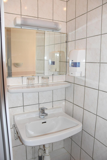 Bathroom 8