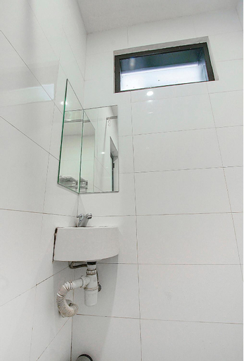 Bathroom 13